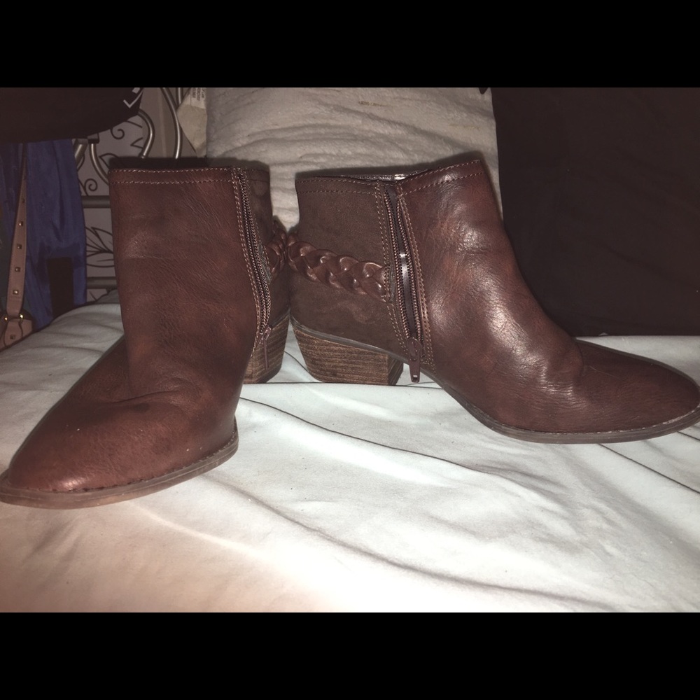 Heeled booties